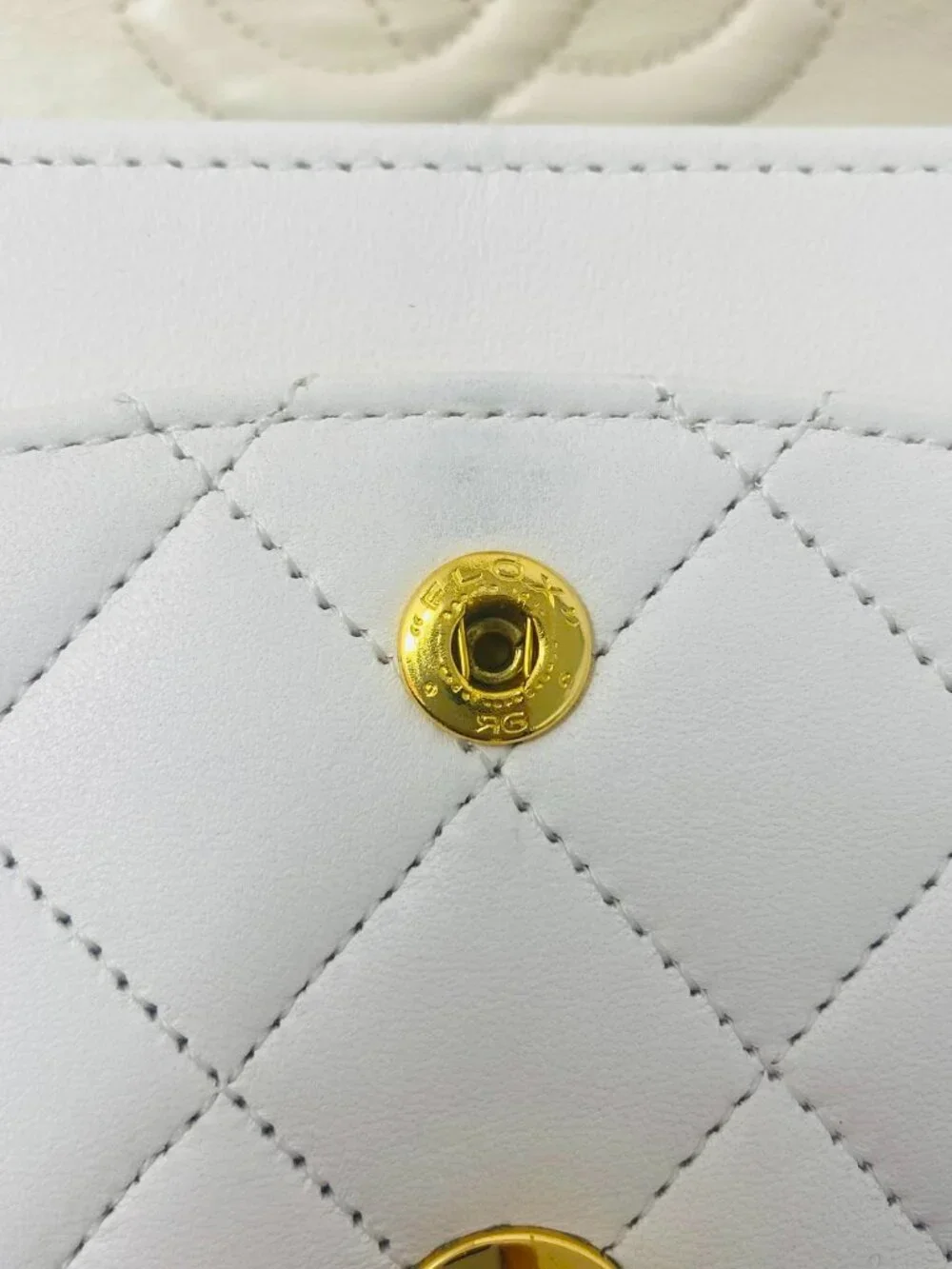 White Chanel Flap Bag Small Classic Flap White Lambskin Gold Hardware Vintage - Picture 7 of 15
